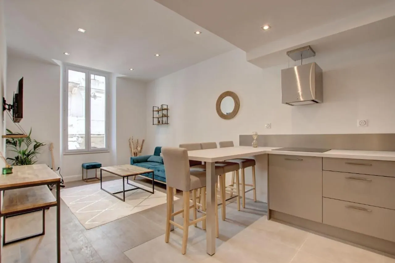 Jej1-Two Bedrooms Cannes Center